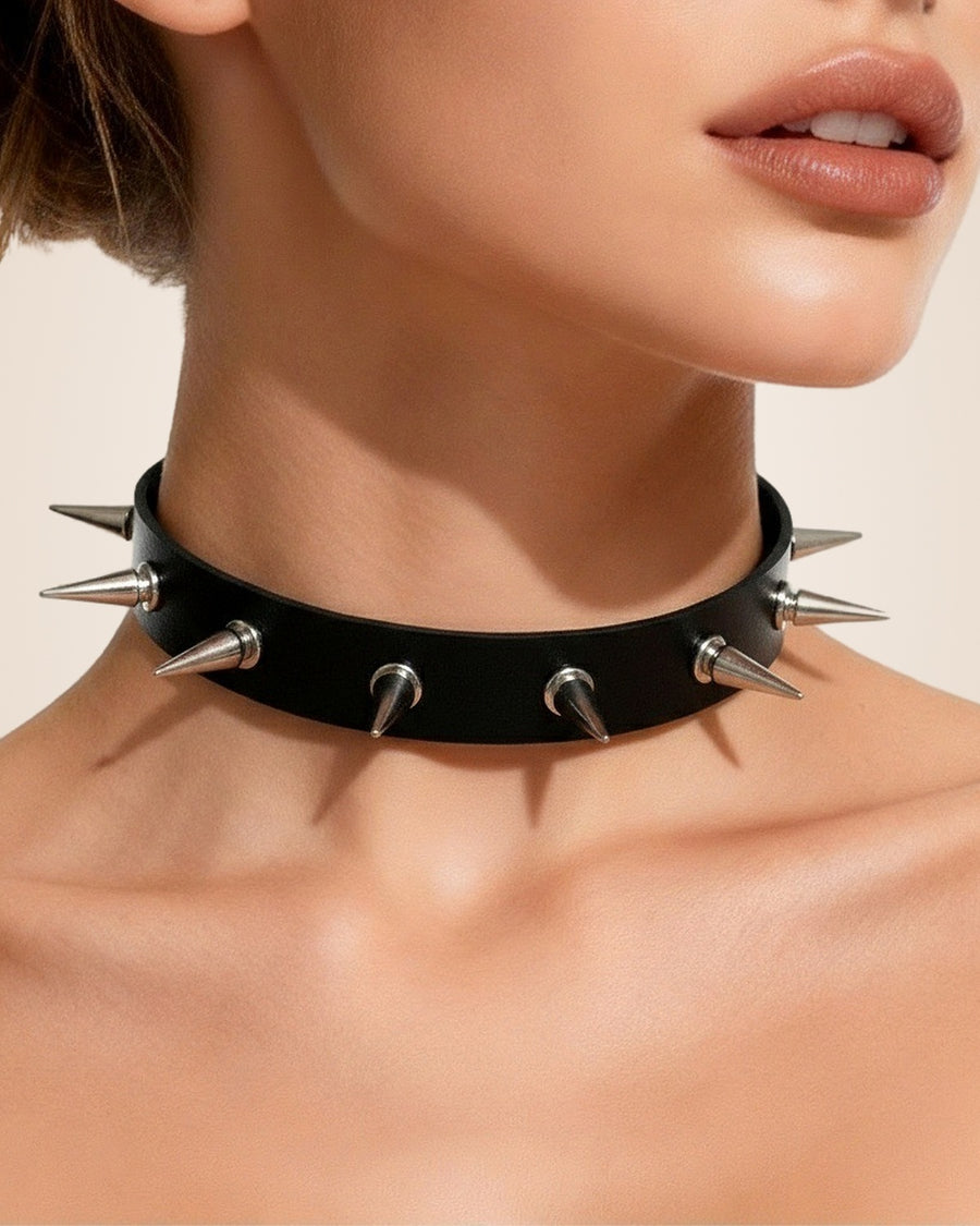 Choker clouté à pointes en simili-cuir noir | Confiamour