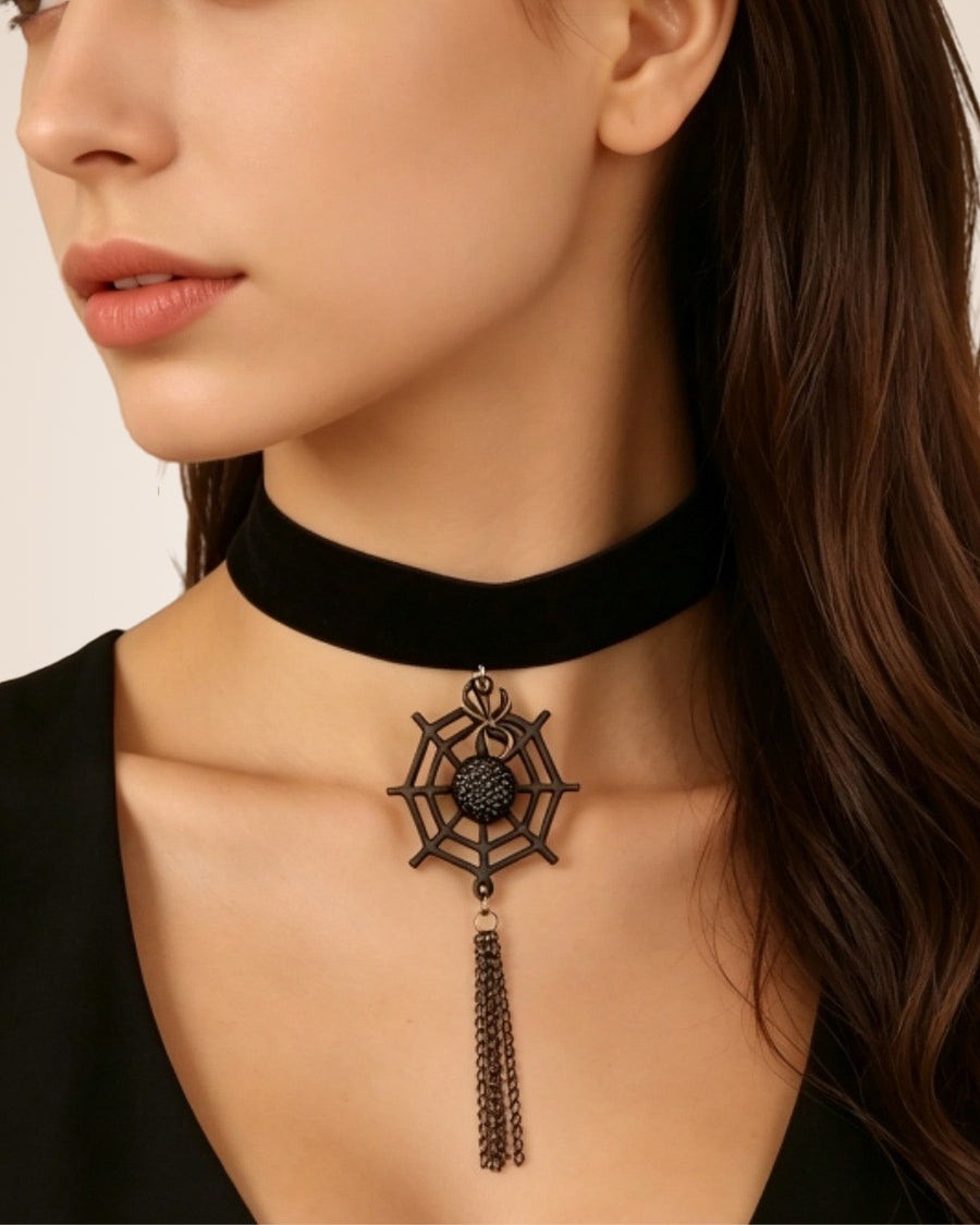 Choker en velours noir à pendentif toile d'araignée | Confiamour