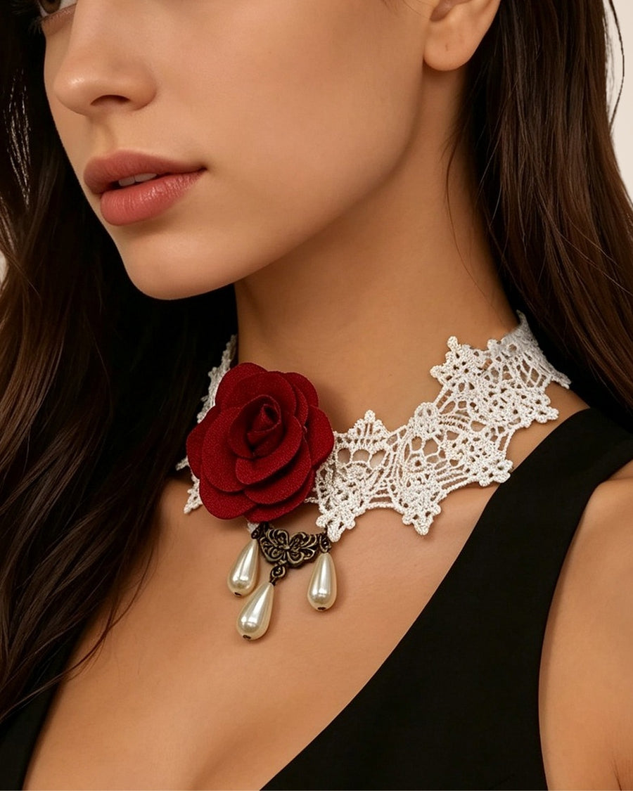 Ras-de-cou en dentelle blanche à rose rouge et perles | Confiamour